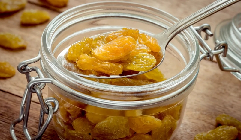 What Happens to Your Body If You Eat Soaked Raisins Every Day?